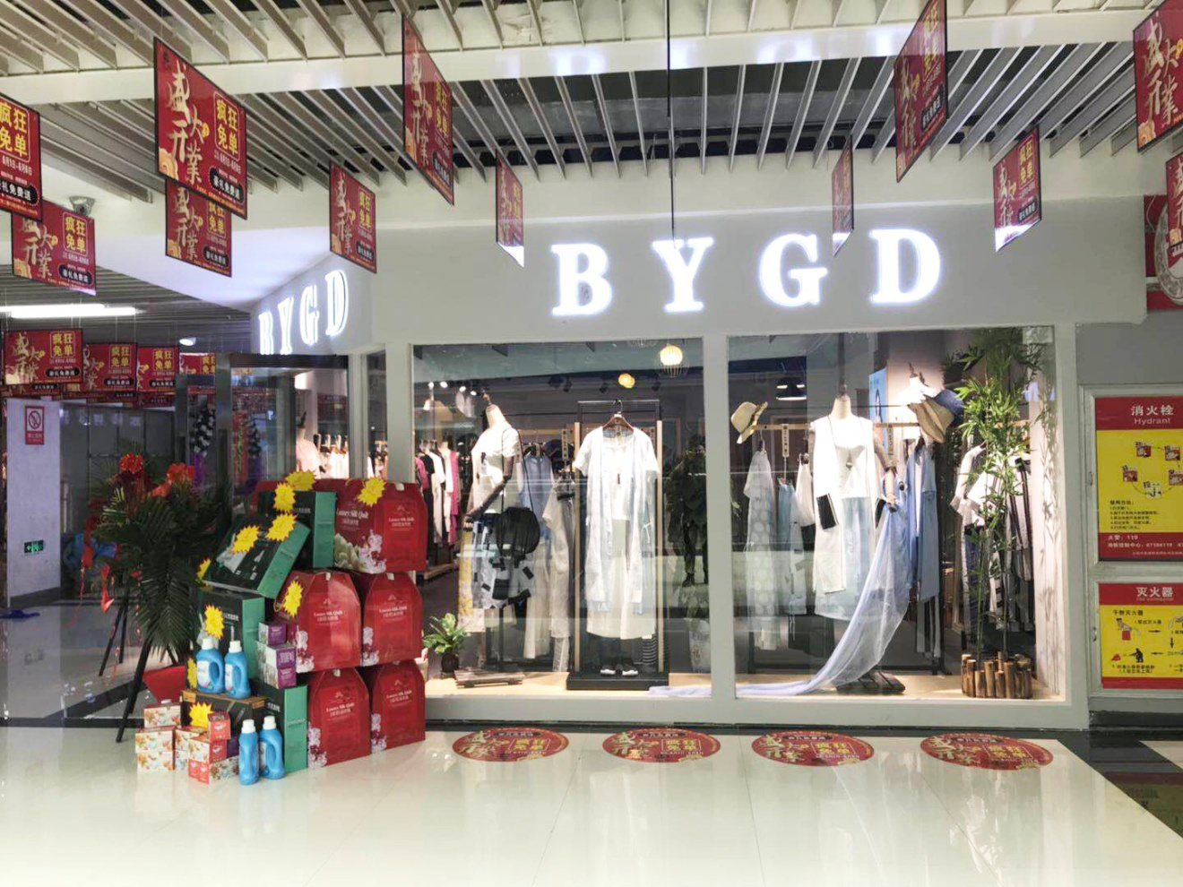 商場實(shí)體店鋪展示